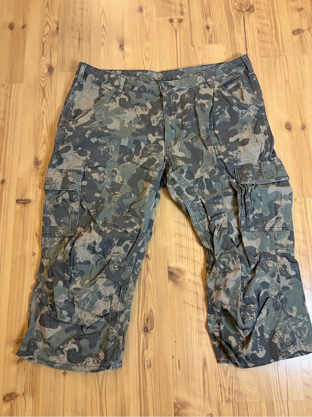 Vintage Carhartt Women's Camo Cargo Capris - Green, Brown & Tan